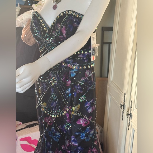 Ellie Wilde mermaid style beaded prom dress - Picture 8 of 10